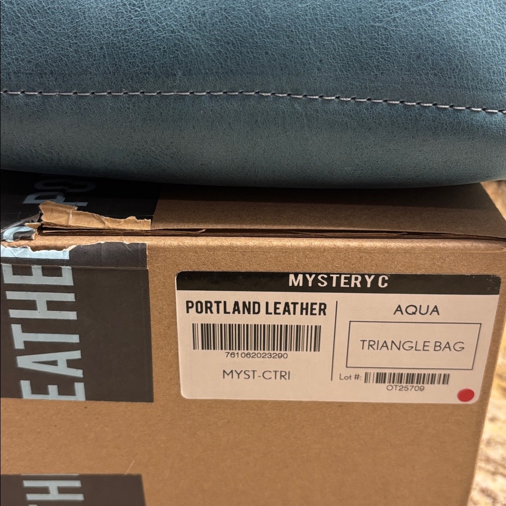 New Aqua Triangle bag by Portland Leather, NWT - Picture 3 of 16